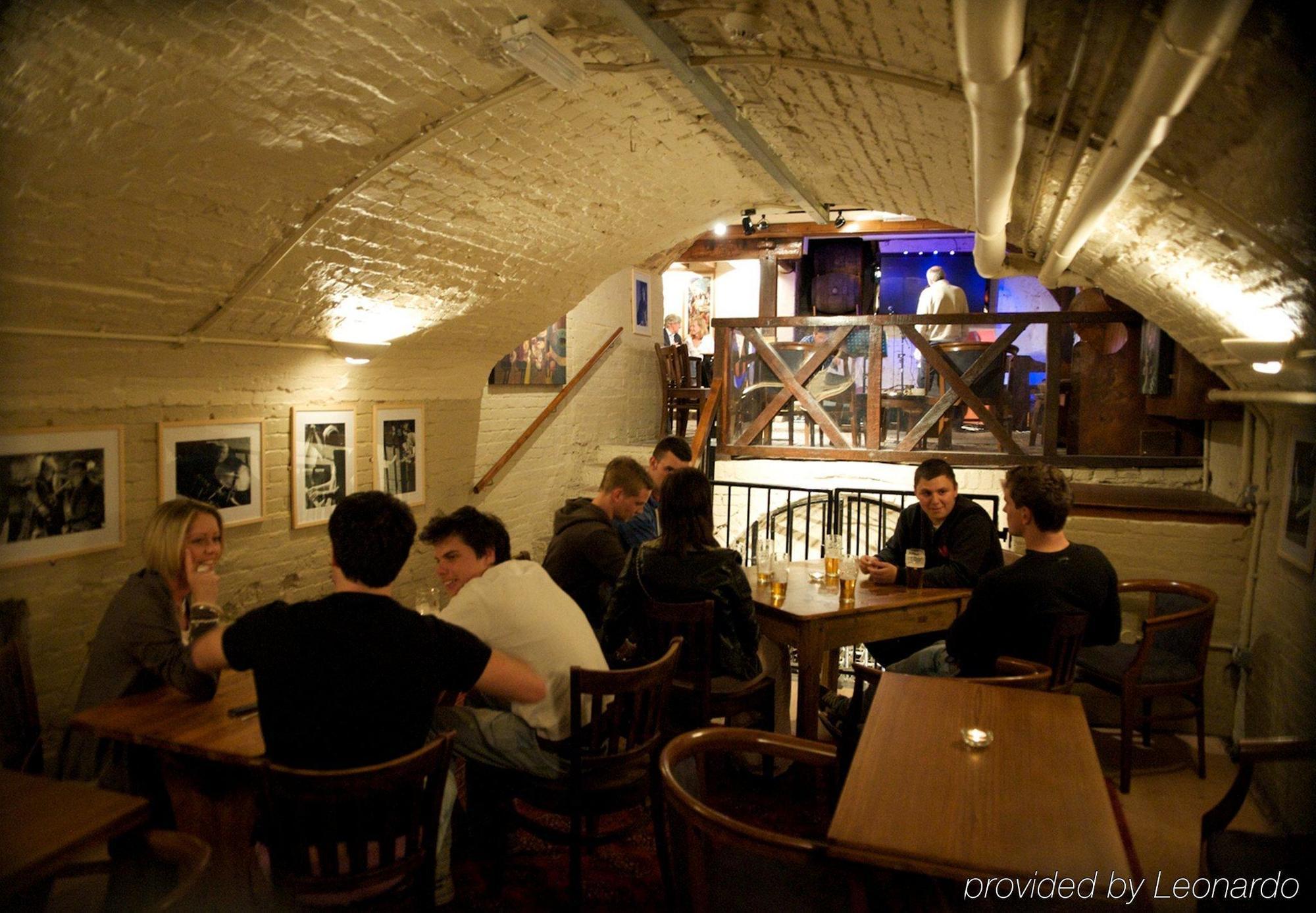 The Bear Hotel Bath Buitenkant foto
